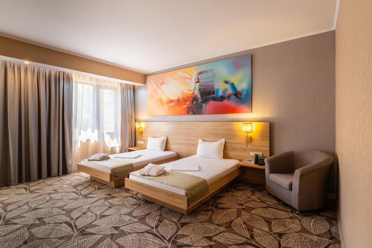Renion Park Hotel Almaty Esterno foto