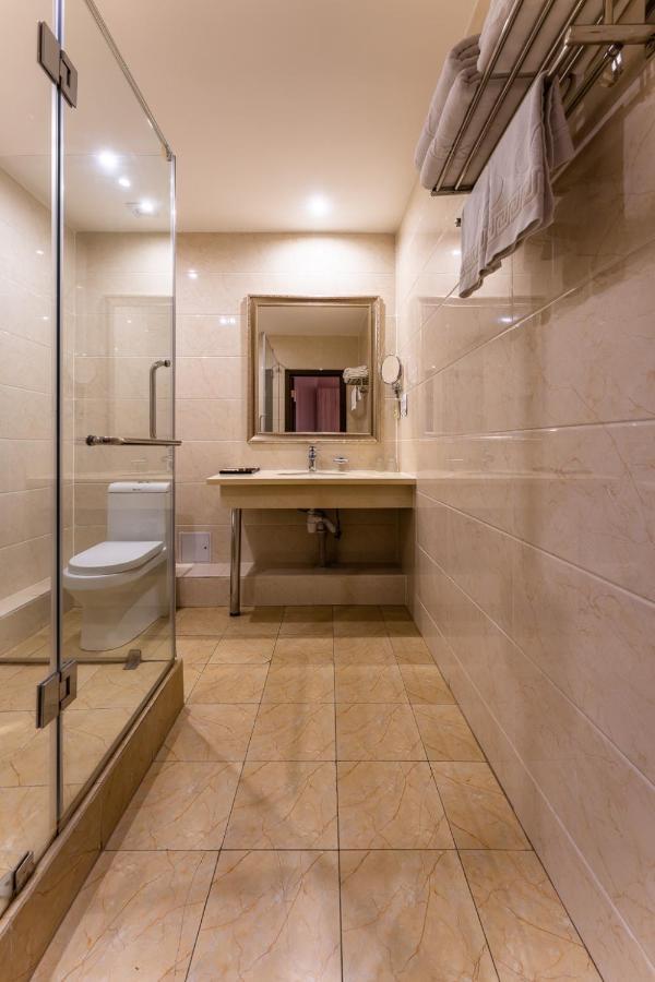 Renion Park Hotel Almaty Esterno foto