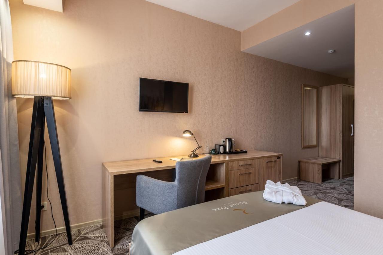 Renion Park Hotel Almaty Esterno foto