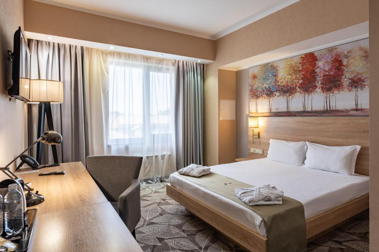 Renion Park Hotel Almaty Esterno foto