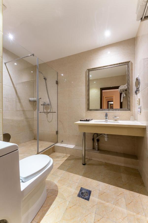 Renion Park Hotel Almaty Esterno foto