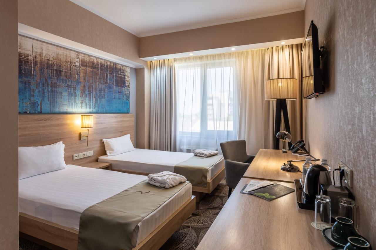 Renion Park Hotel Almaty Esterno foto
