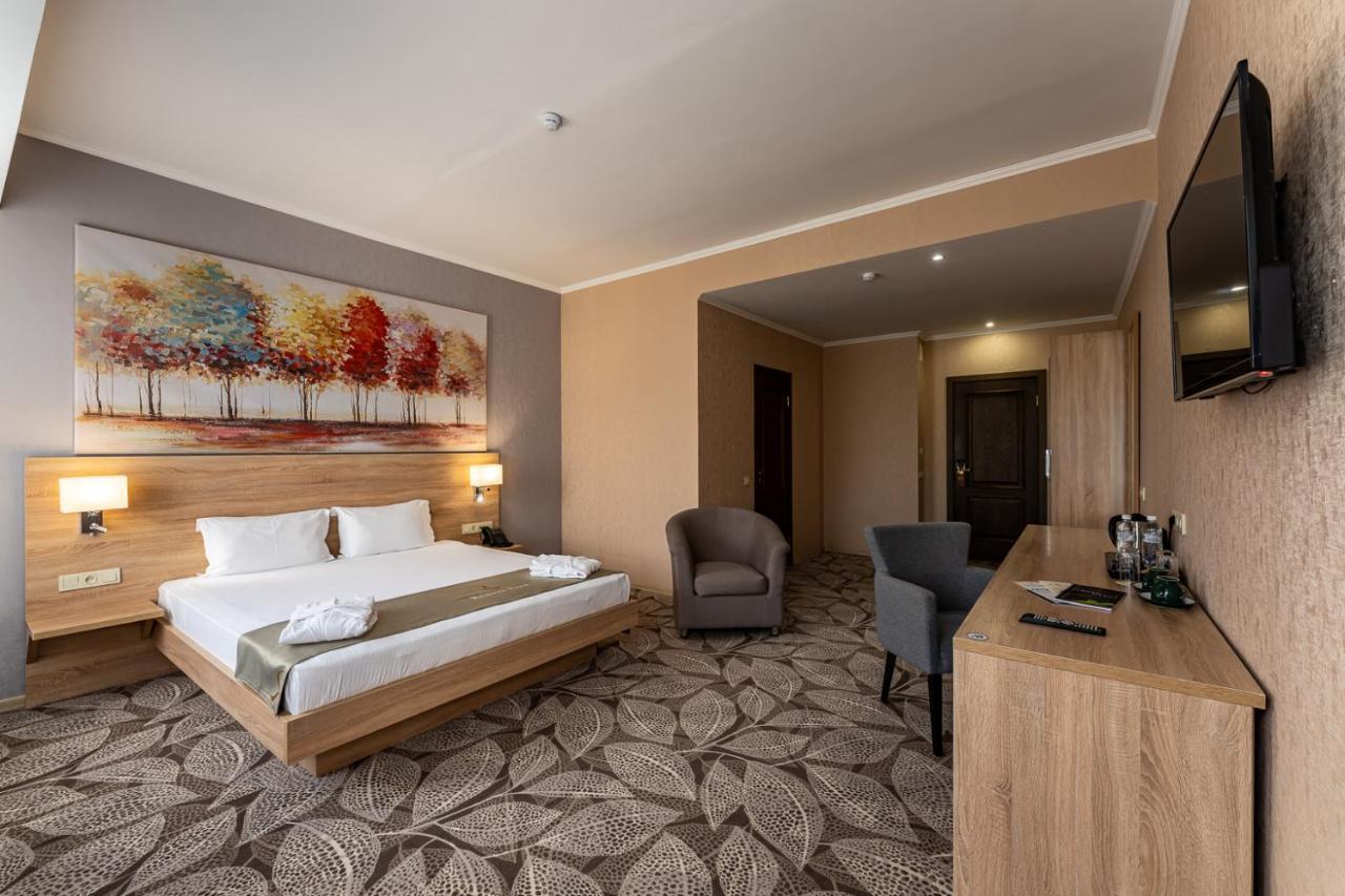 Renion Park Hotel Almaty Esterno foto