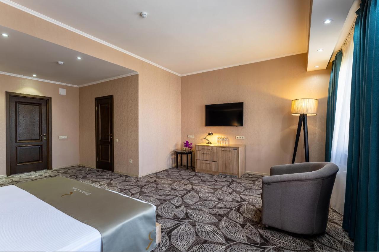Renion Park Hotel Almaty Esterno foto