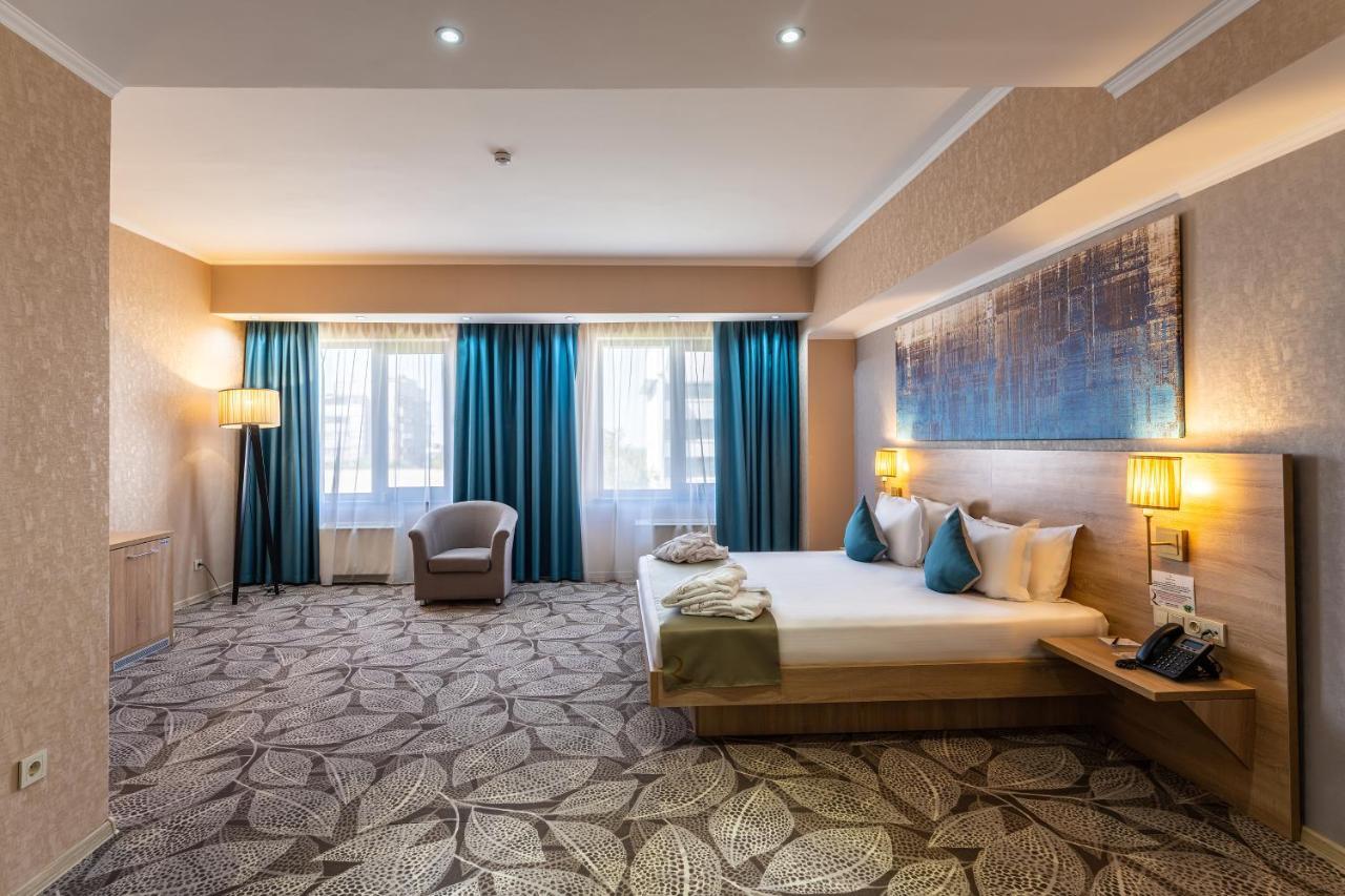 Renion Park Hotel Almaty Esterno foto