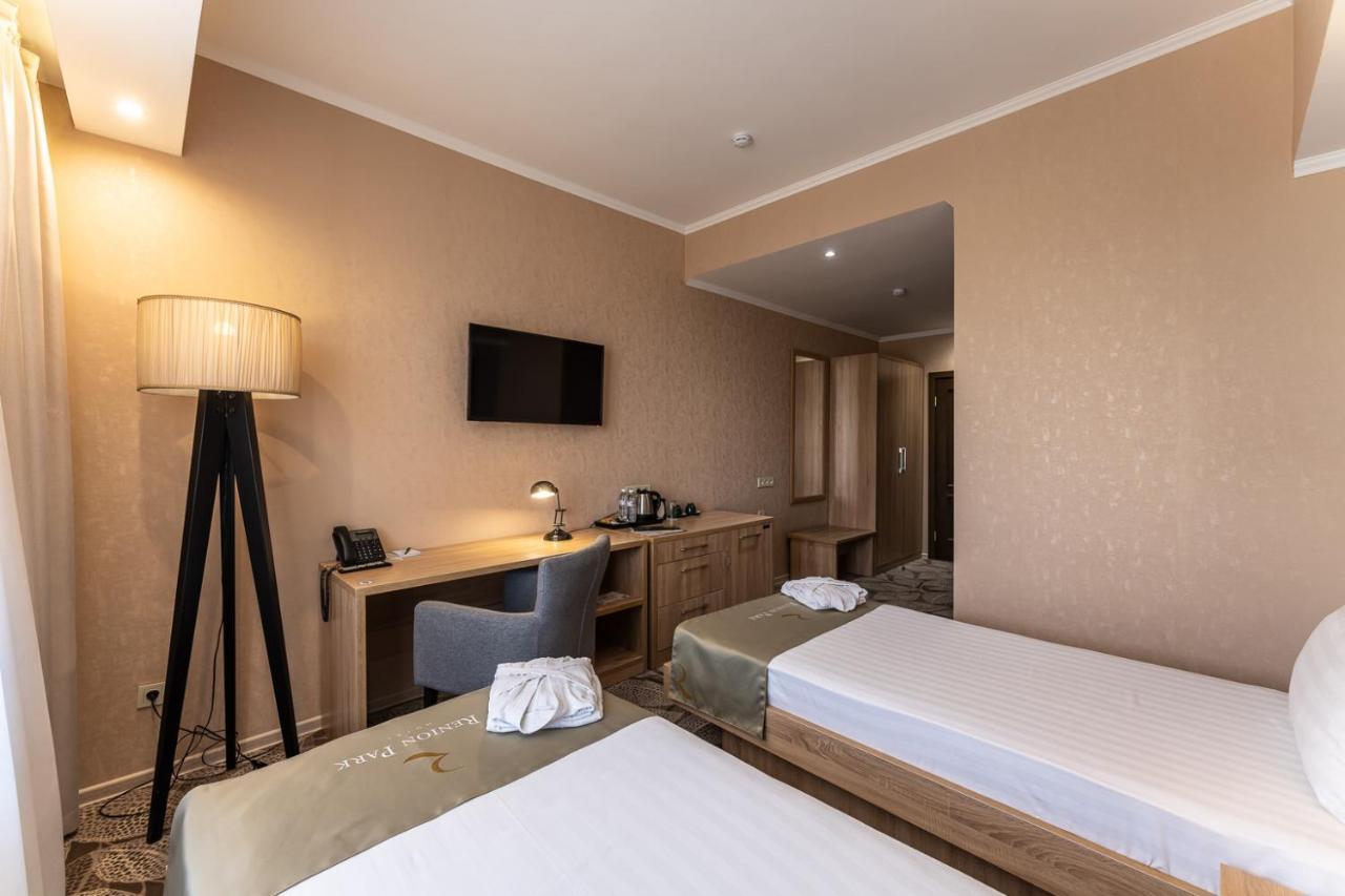 Renion Park Hotel Almaty Esterno foto