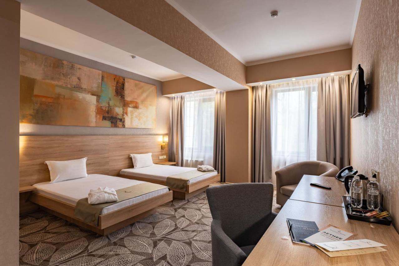 Renion Park Hotel Almaty Esterno foto
