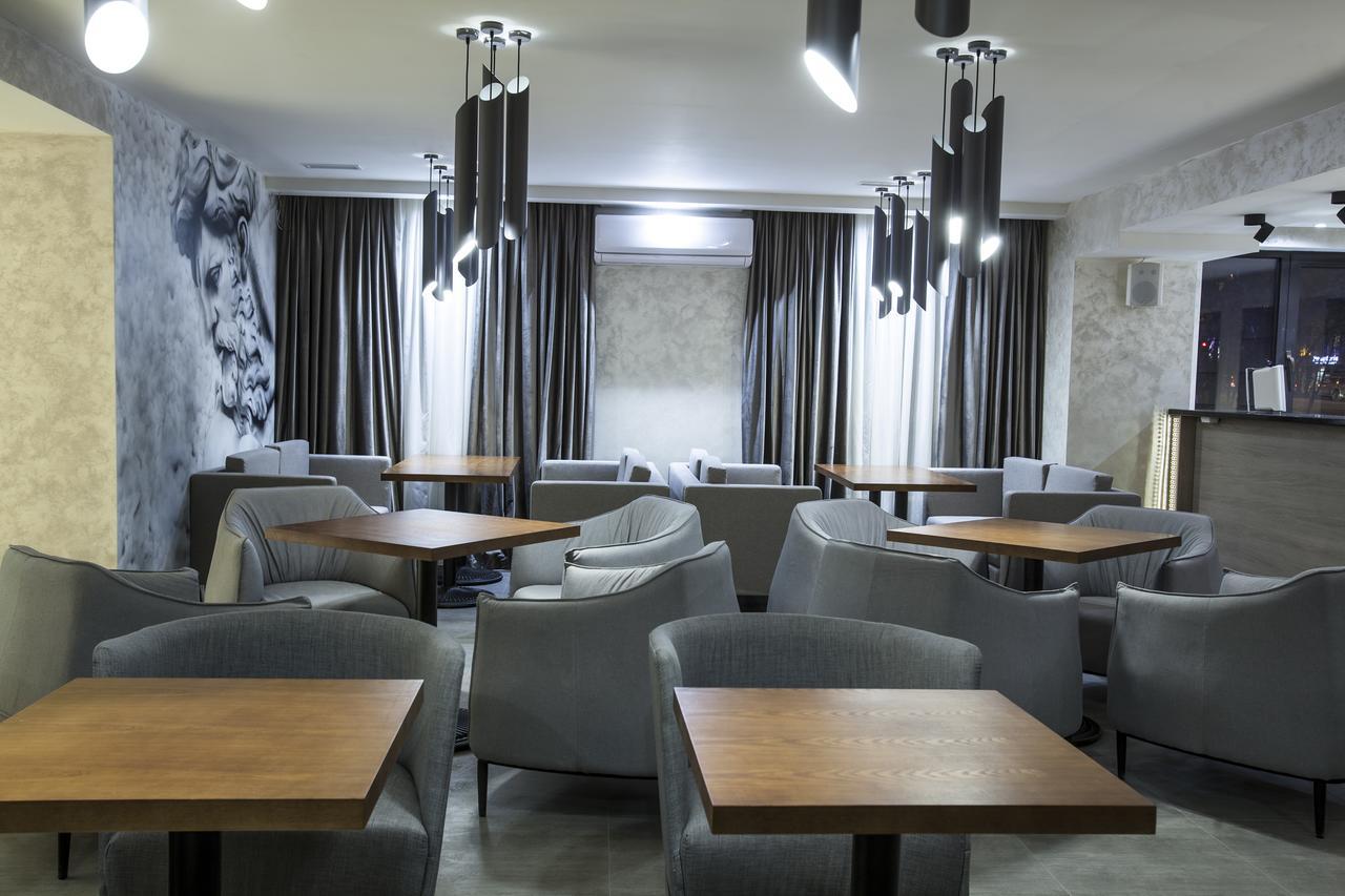 Renion Park Hotel Almaty Esterno foto