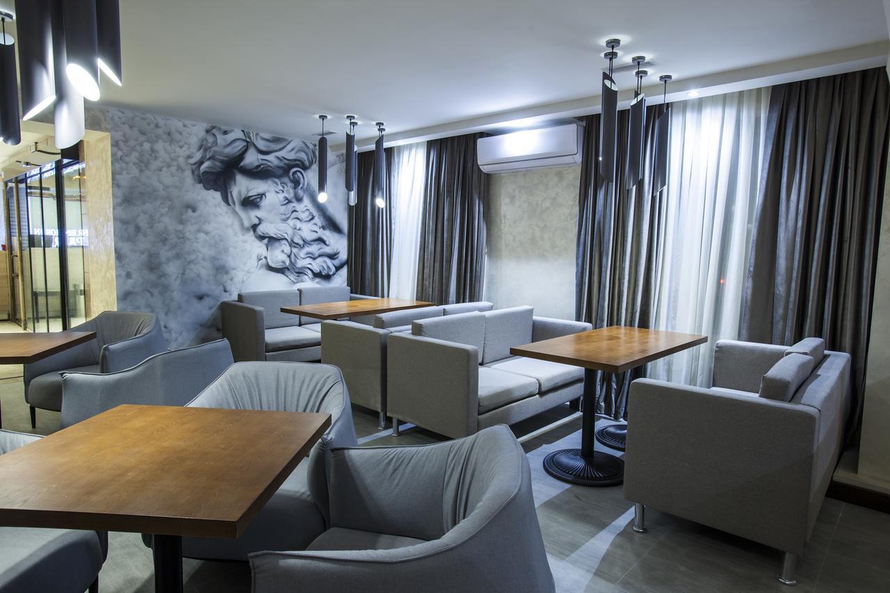 Renion Park Hotel Almaty Esterno foto