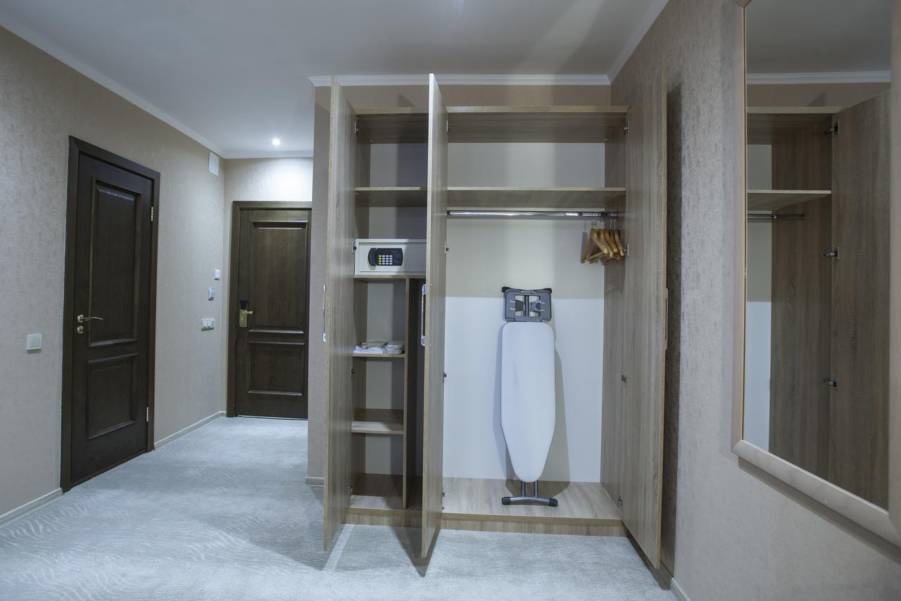 Renion Park Hotel Almaty Esterno foto