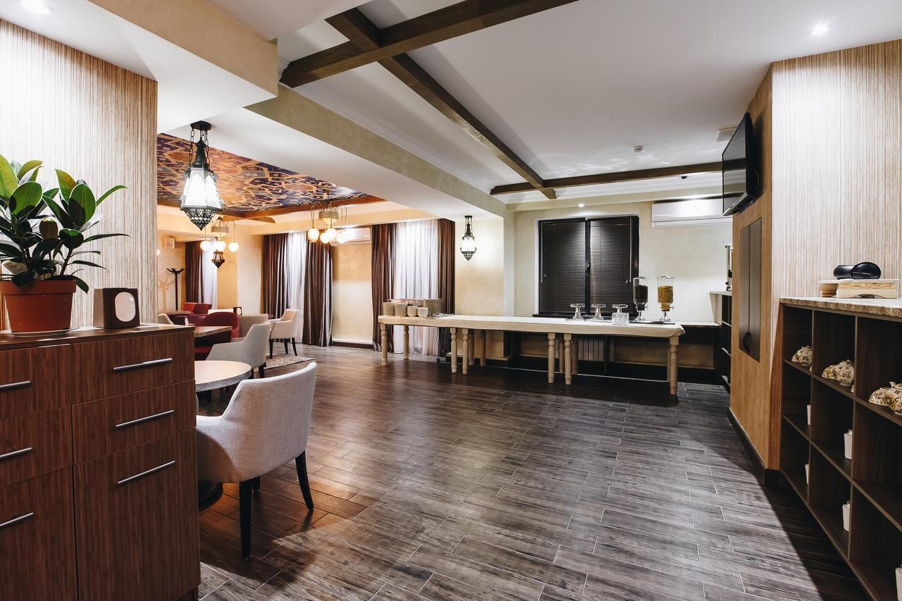 Renion Park Hotel Almaty Esterno foto